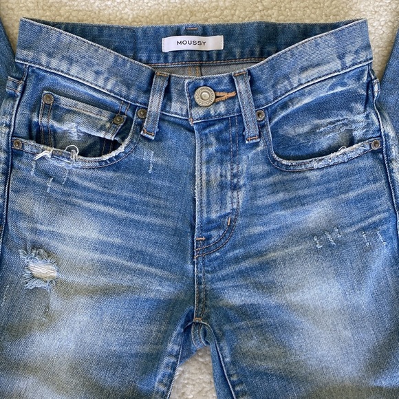Moussy Skinny Low Rise Light Wash Fading Detail Rip & Distress Blue Denim Jeans - Picture 7 of 16